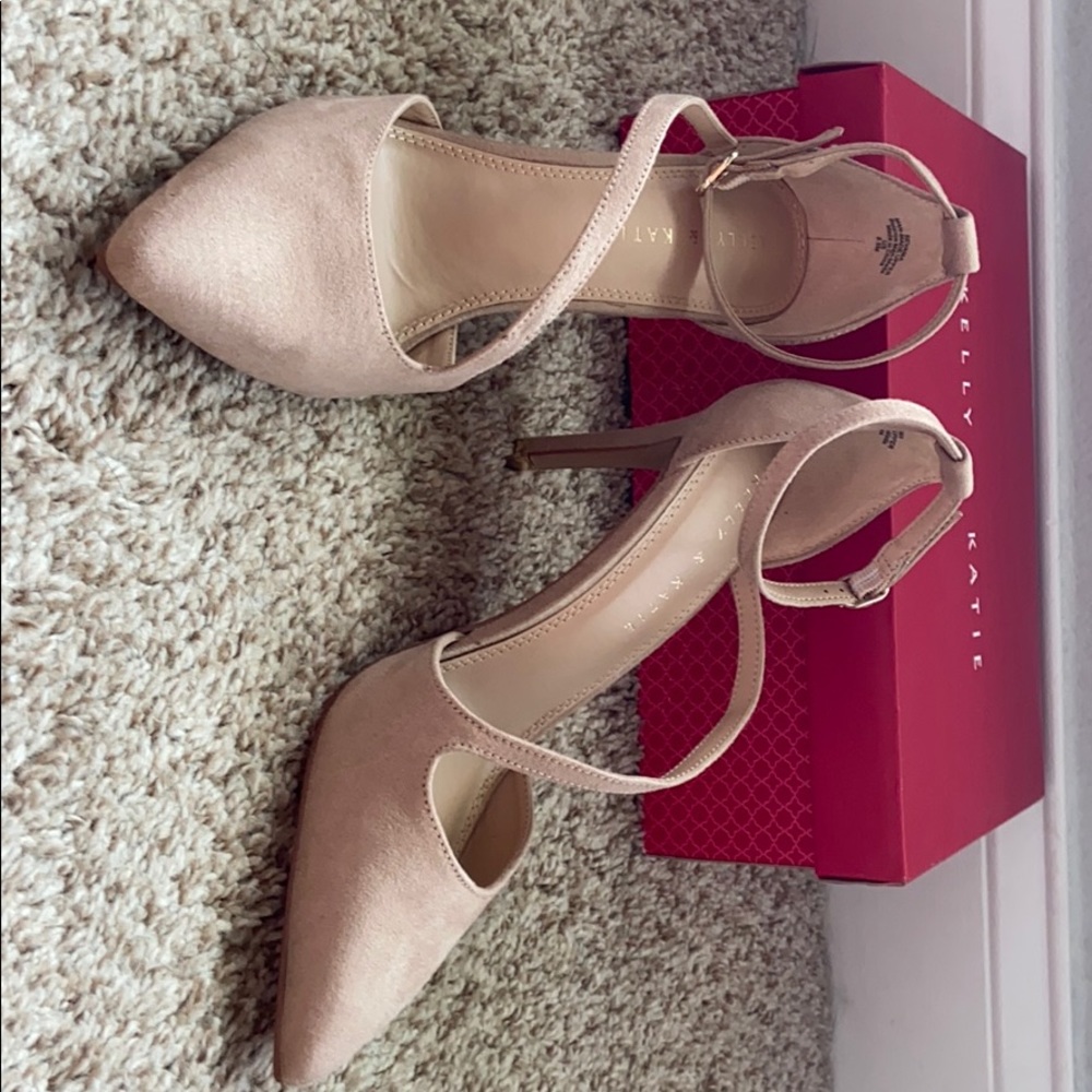 Kelly & Katie 9.5 sevama faux shade beige pump